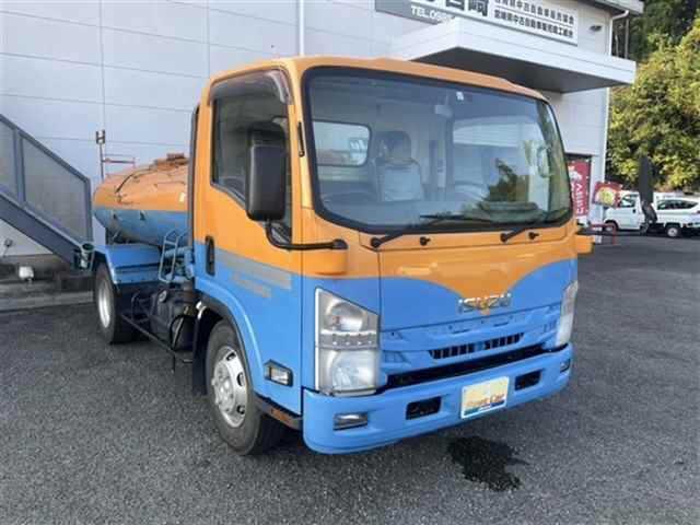 Isuzu ELF Truck