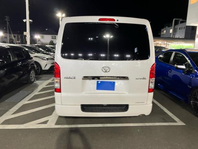 TOYOTA HIACE VAN