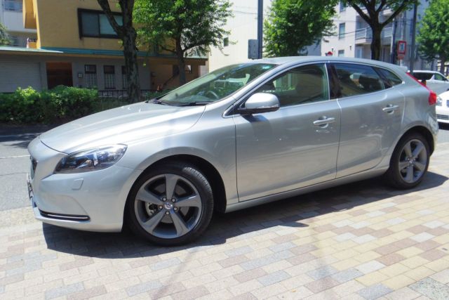 オートヴァール　輸入車　メルセデスベンツ　ボルボ　　Ｖ40　納車　