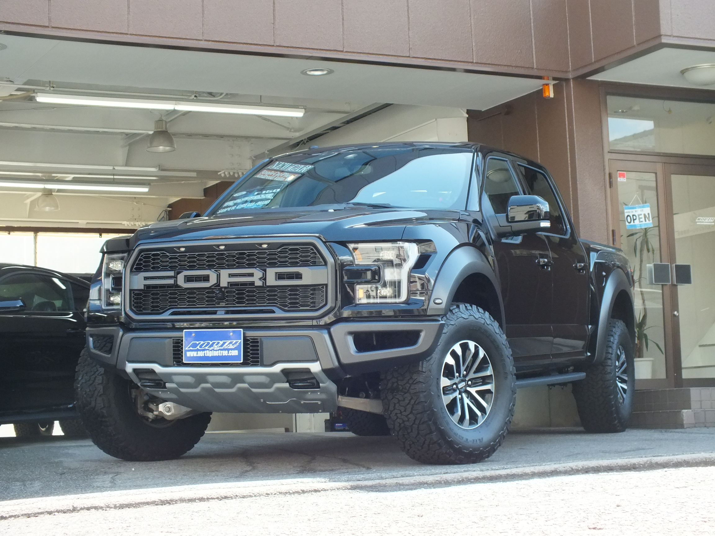 アメ車 逆輸入車 専門店 神戸ノースパインツリー Mobile