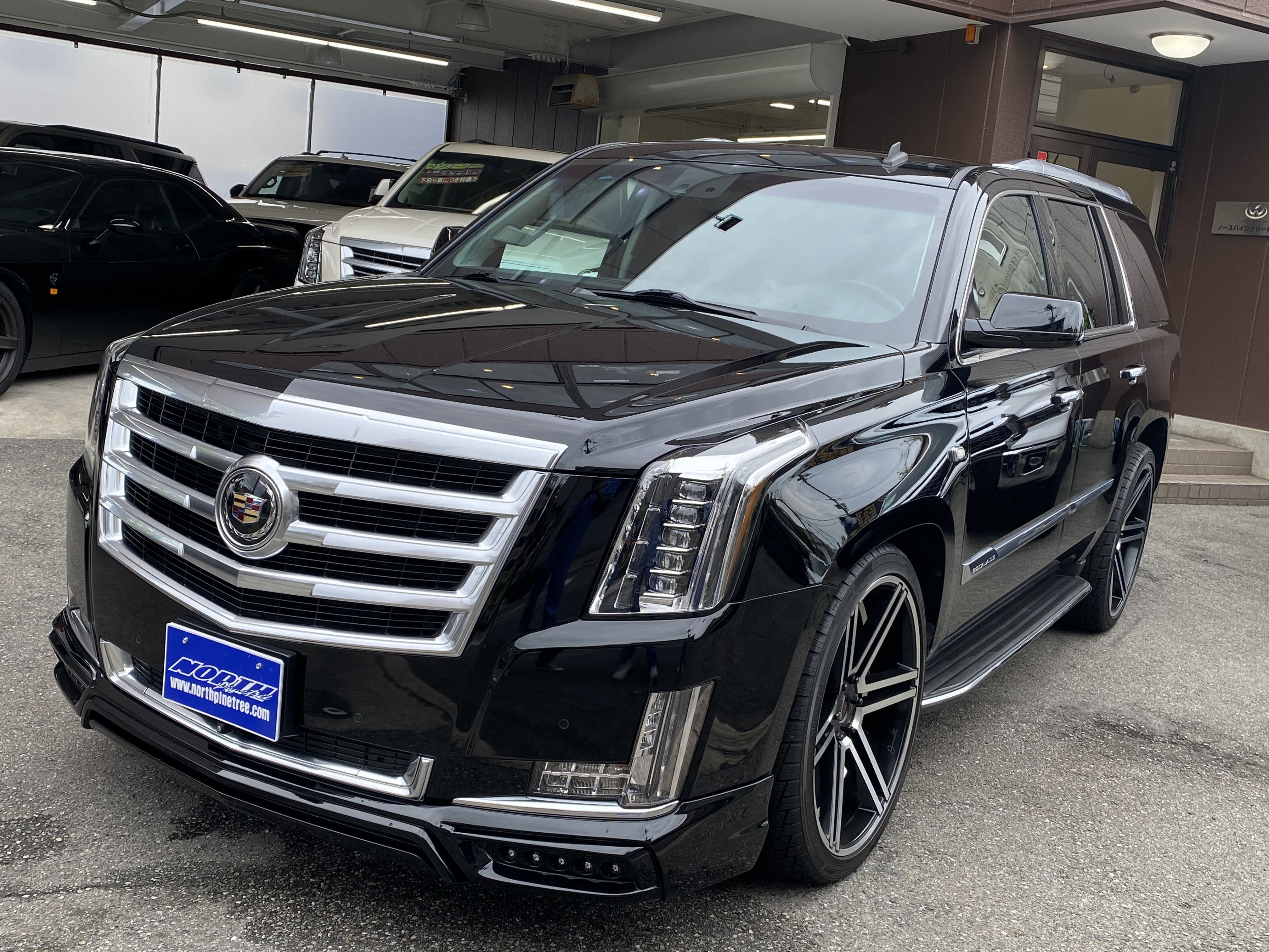 オーダーメイド　エスカレード　左右5% 新車 キャデラック エスカレードV ESV AWD V8 スーパー