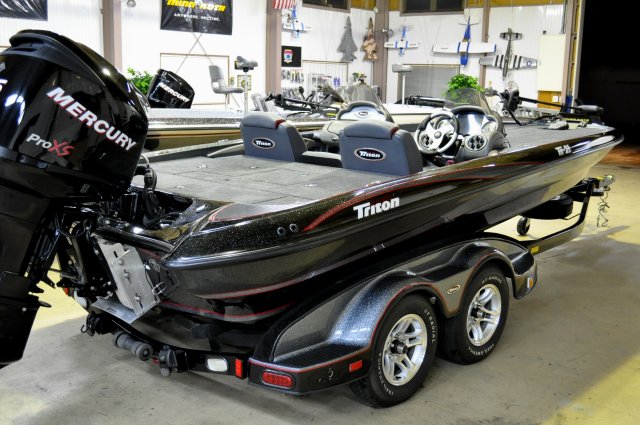 トライトン　TR21X 中古バスボート