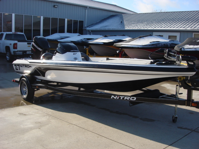 ナイトロ　Z-7　中古バスボート　NITRO　BOAT