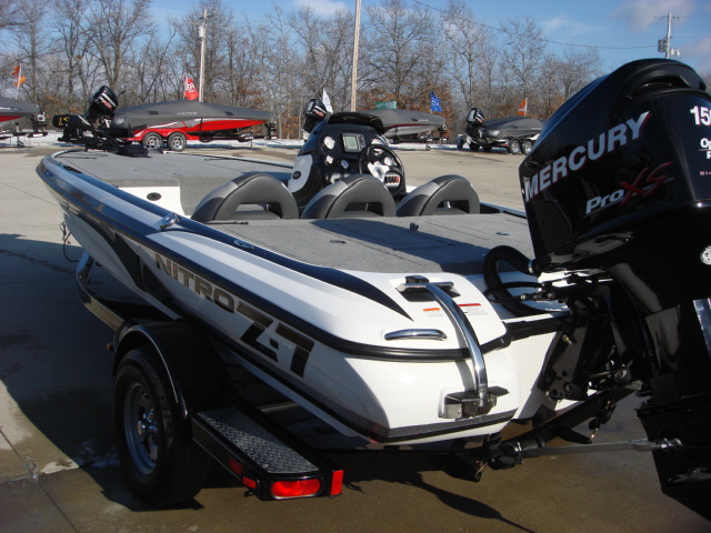 ナイトロ　Z-7　中古バスボート　NITRO　BOAT