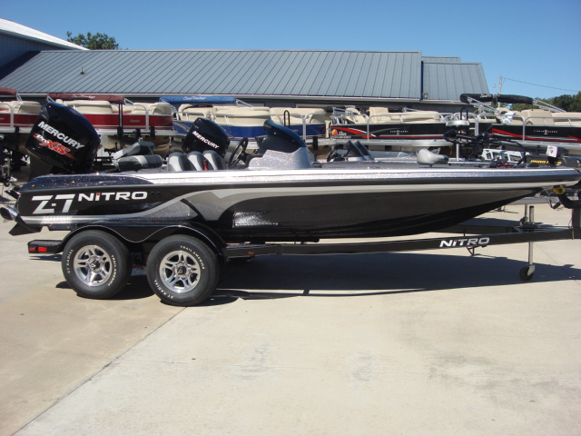 ナイトロ　Z-7　中古バスボート　NITRO　BOAT