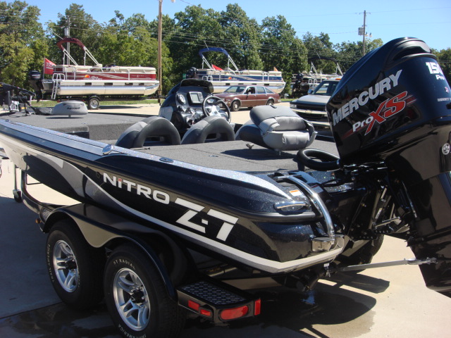 ナイトロ　Z-7　中古バスボート　NITRO　BOAT