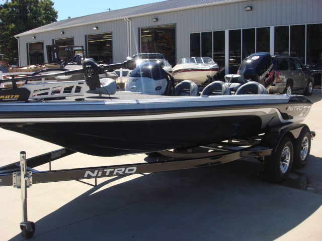 ナイトロ　Z-7　中古バスボート　NITRO　BOAT