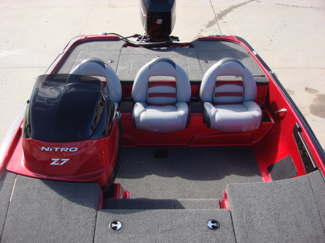 ナイトロ　Z7　中古バスボート　NITRO　BOAT