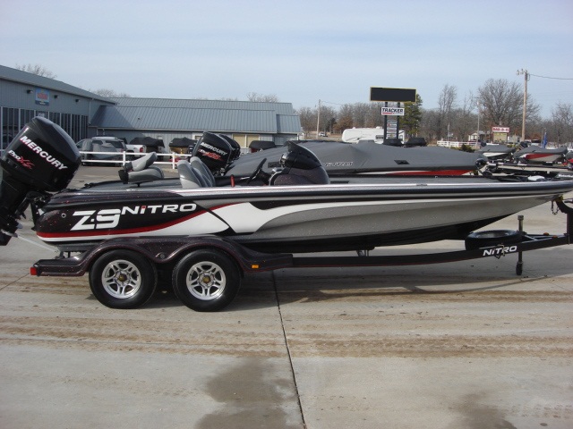 ナイトロ　Z9　中古バスボート　NITRO　BOAT