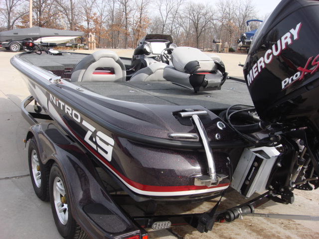 ナイトロ　Z9　中古バスボート　NITRO　BOAT