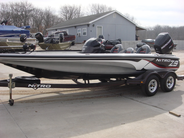 2017 NITRO Z19 MERCURY 200 PROXS [レア : 特選中古艇] | バス