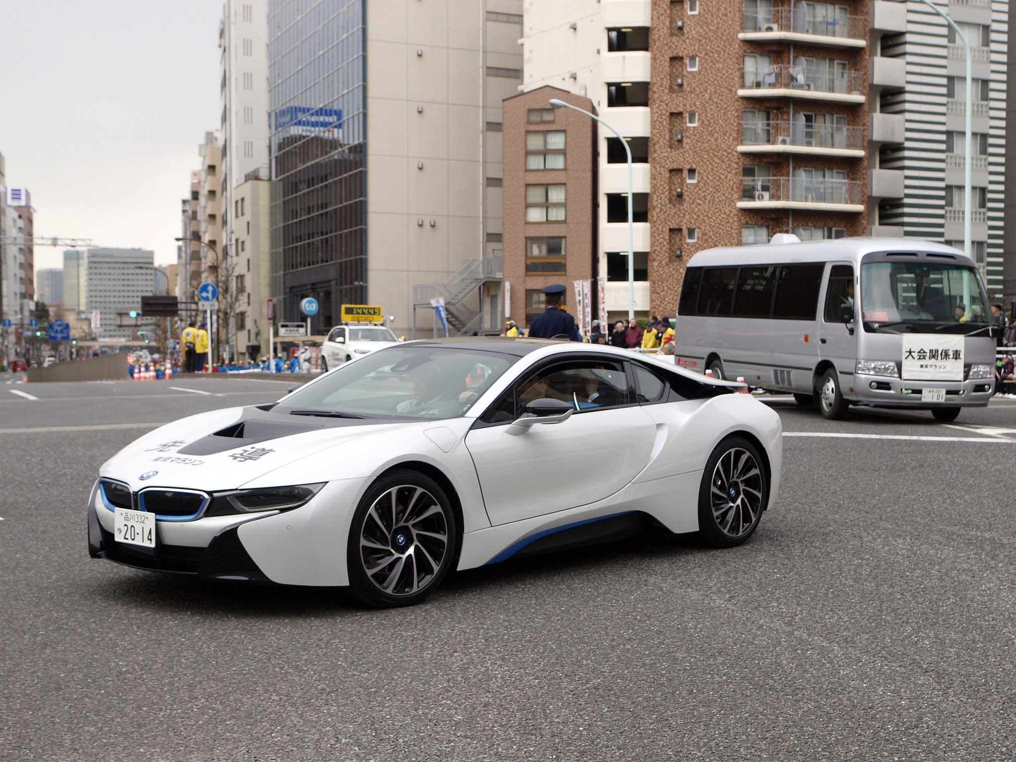 i8