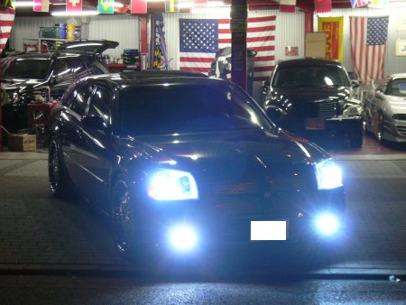 DODGE　マグナム　HID　取り付け　フォグ　HID　カスタム　パーツ　アメ車　大阪　ガレージアクト