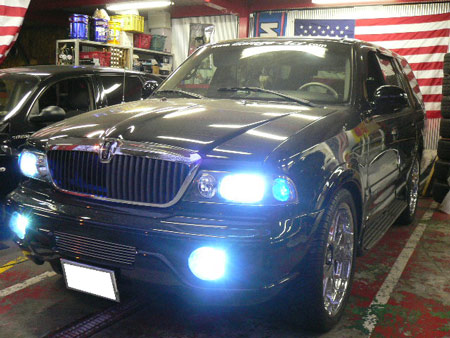 リンカーン ナビゲーター HID 取付 フォグライト 12000k　カスタム アメ車 専門店 大阪 ガレージアクト