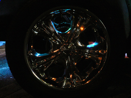 LEDアンダーボディ ホイール タイヤハウス 広角LED アメ車 カスタム 専門店 大阪 ガレージアクト シボレー サバーバン カスタム パーツ 輸入