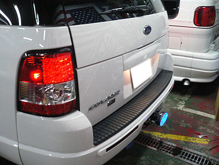 フォード エクスプローラー カスタム LEDテール LEDパーツ 取付 交換 カスタムパーツ 直輸入 アメ車 専門店 大阪 ガレージアクト
