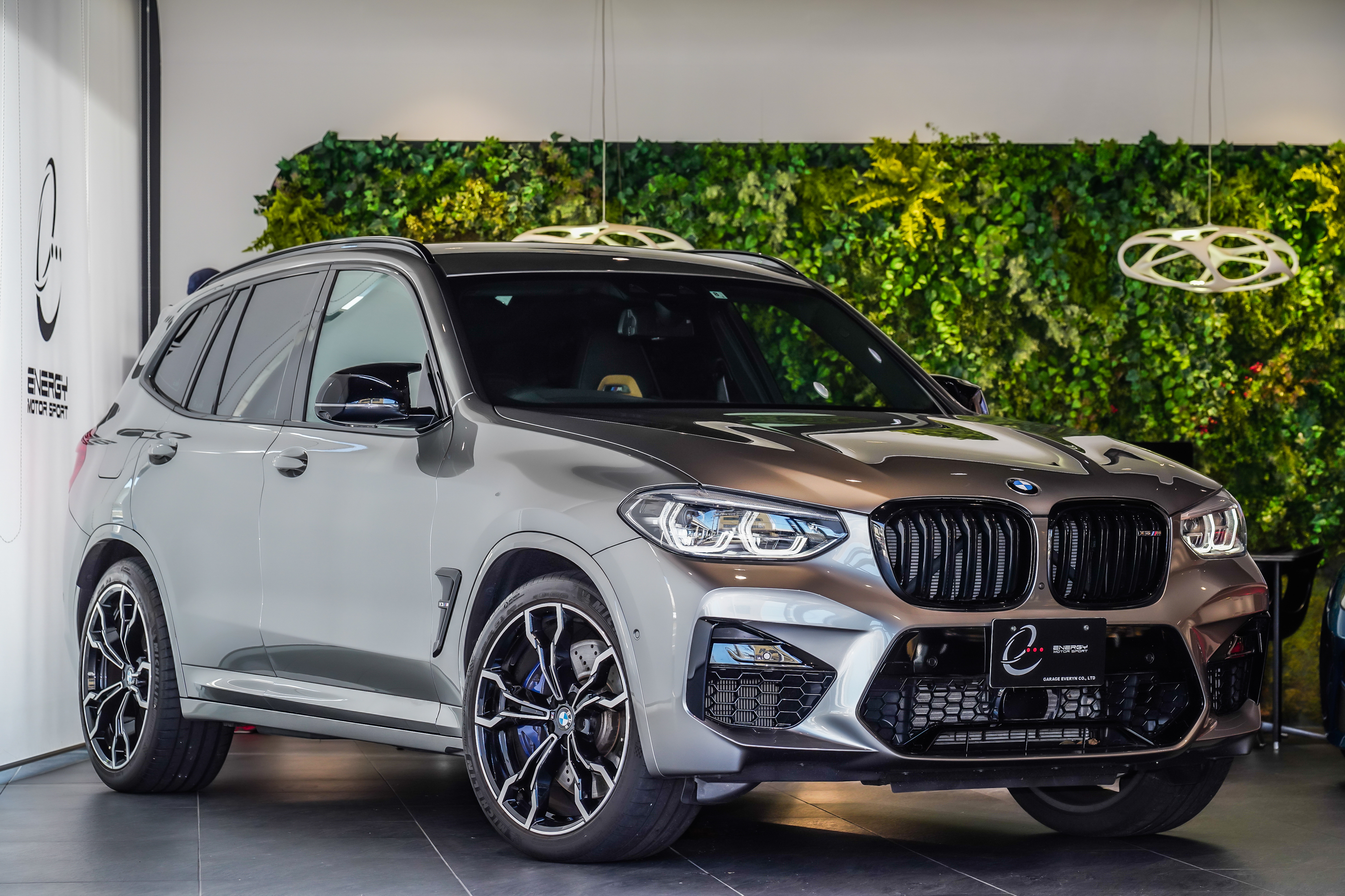 X3 M コンペティション、ドニントングレー、ミッドランドベージュ