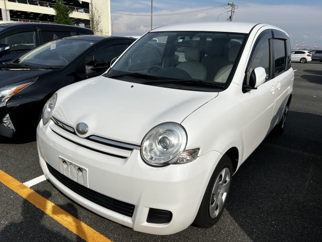 Toyota sienta 2013