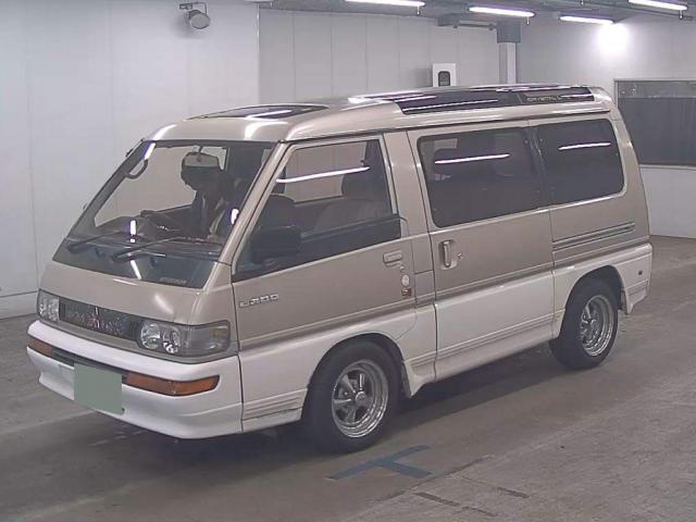 Mitsubishi Delica Star Wagon