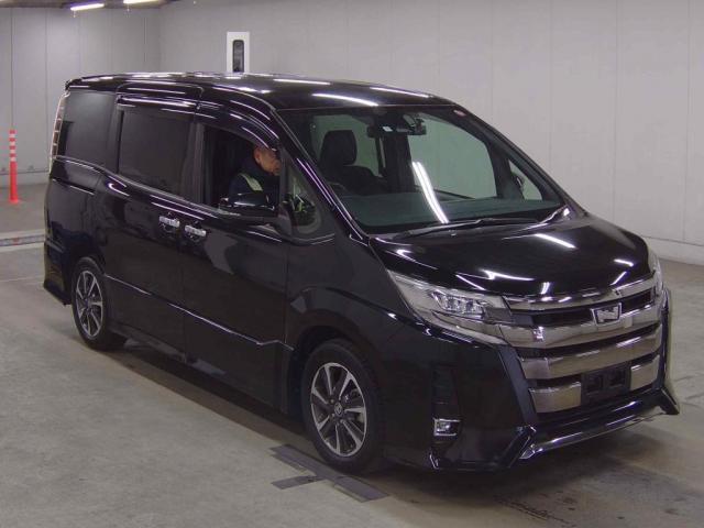 Used TOYOTA NOAH