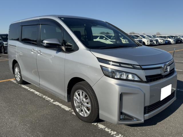 Used TOYOTA VOXY