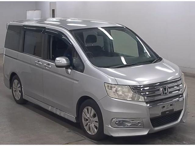 Used HONDA STEPWAGON SPADA