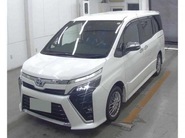 Used TOYOTA VOXY