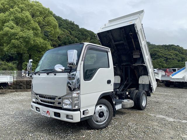 Isuzu ELF Truck