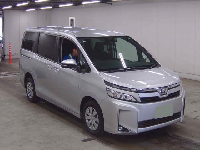 Used TOYOTA VOXY