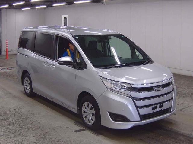Used TOYOTA NOAH