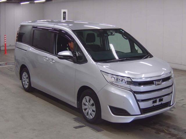 Used TOYOTA NOAH