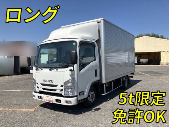 Isuzu ELF Truck