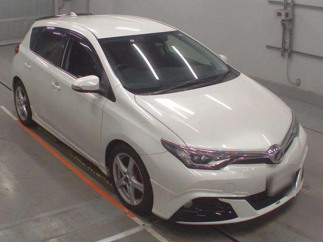 Used TOYOTA AURIS