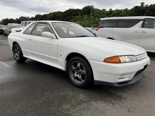 Used NISSAN SKYLINE