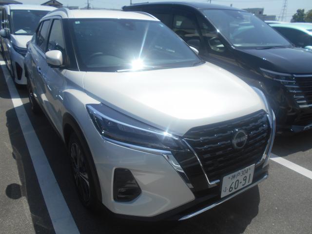 Used NISSAN KICKS