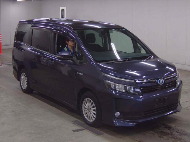 Used Toyota VOXY