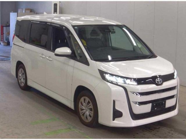 Used TOYOTA NOAH