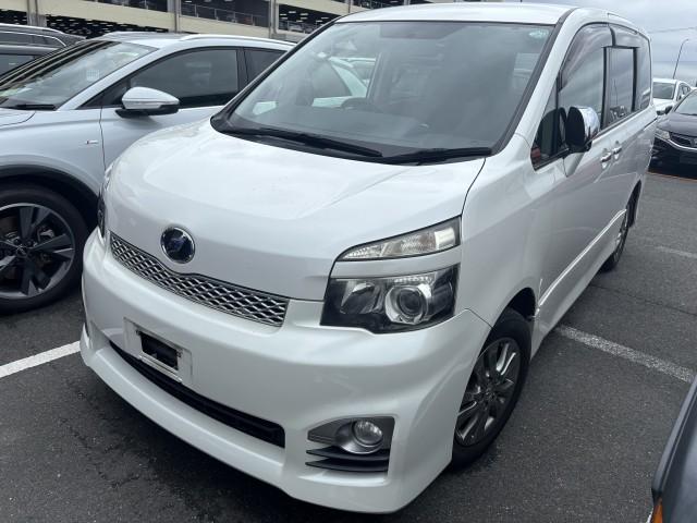 Used TOYOTA VOXY