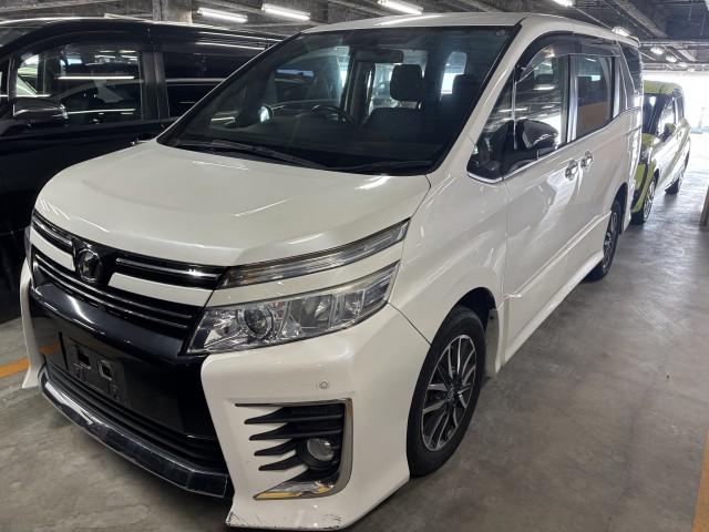 Used TOYOTA VOXY