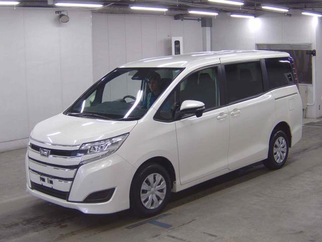 Used TOYOTA NOAH