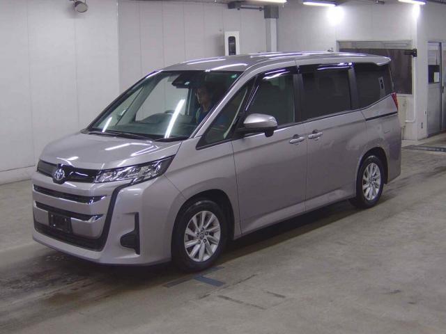Used TOYOTA NOAH