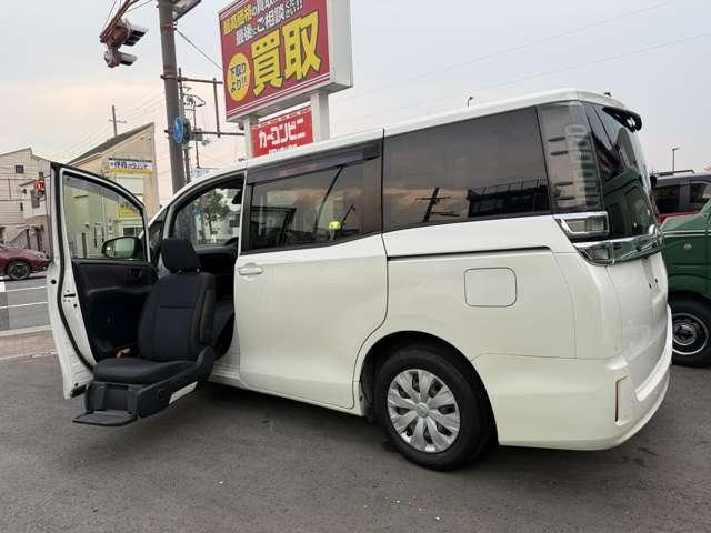 Used TOYOTA VOXY