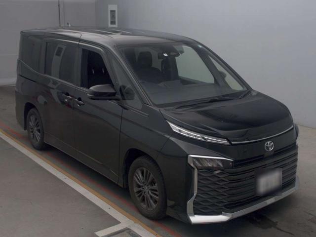 Used TOYOTA VOXY