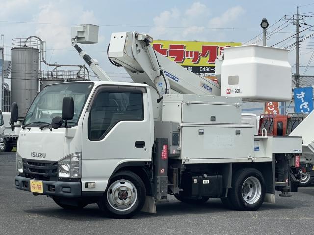 Isuzu ELF Truck