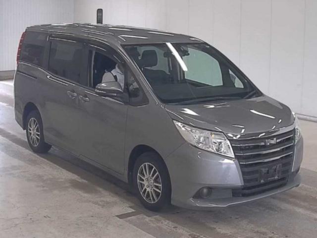 Used TOYOTA NOAH
