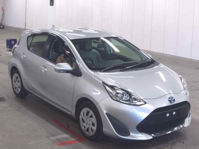 Used TOYOTA AQUA
