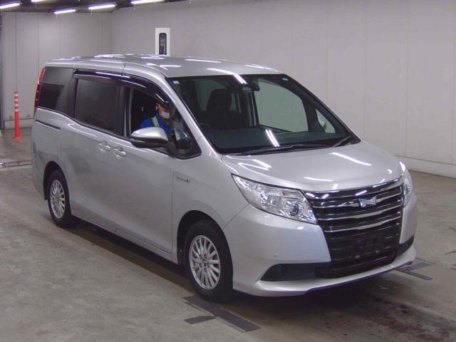 Used TOYOTA NOAH