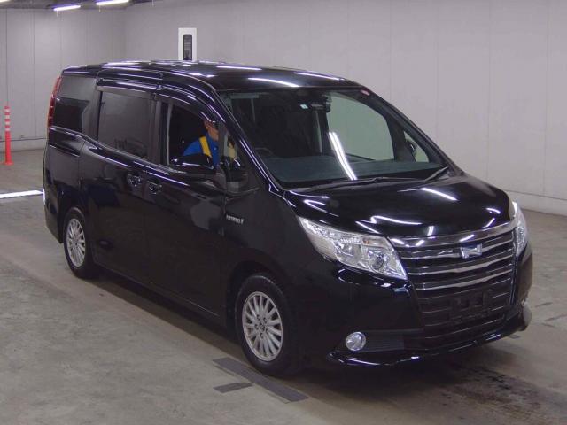 Used TOYOTA NOAH