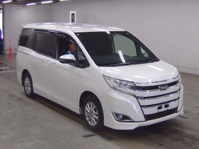 Used TOYOTA NOAH