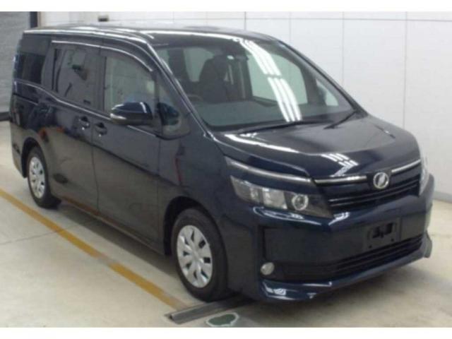 Toyota Voxy 2016
